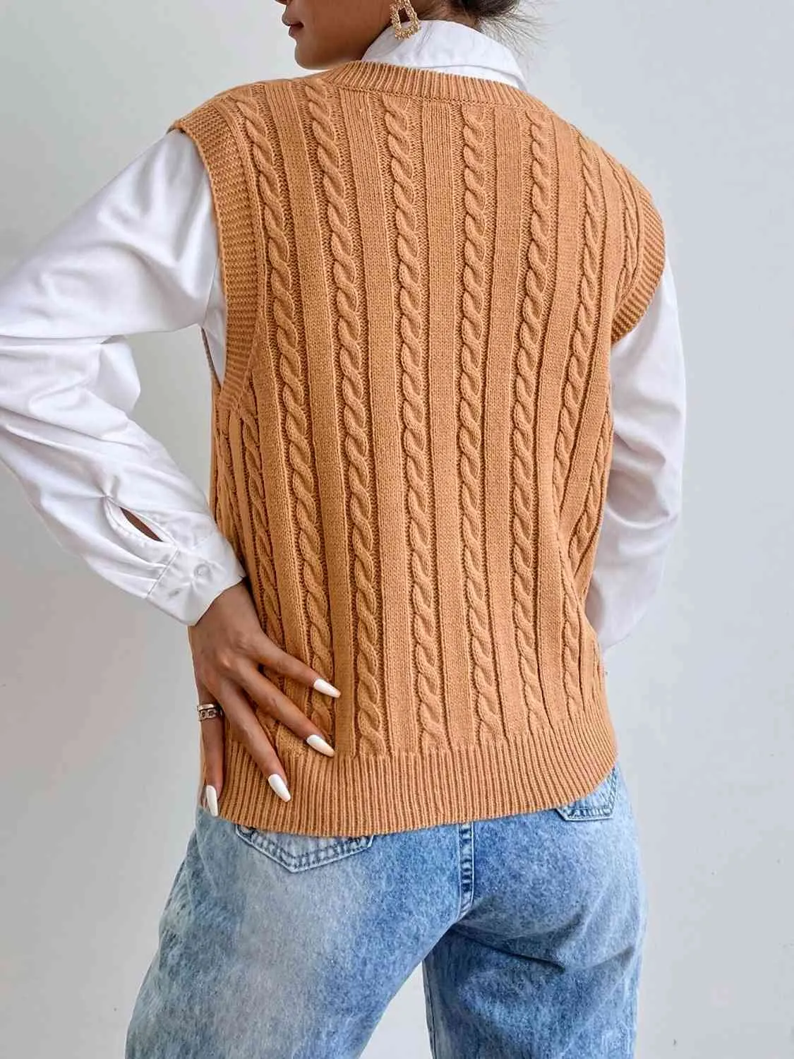 Cable-Knit V-Neck Sleeveless Sweater Vest